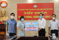 Trao kinh phí ủng hộ phòng chống dịch COVID-19 tới Mặt trận Tổ quốc Việt Nam thành phố