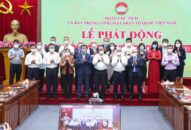 BHXH Việt Nam trao 2 tỷ đồng ủng hộ phòng chống dịch Covid-19