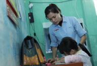 Nữ công nhân đầu tiên ủng hộ chương trình “Triệu liều vaccine cho công nhân nghèo”