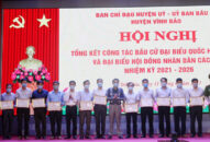 Huyện Vĩnh Bảo tổng kết công tác bầu cử và vận động ủng hộ quỹ hỗ trợ mua vắc-xin phòng, chống dịch COVID-19