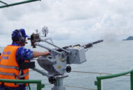 Vùng Cảnh sát biển 1 huấn luyện chiến thuật vòng tổng hợp và bắn súng pháo trên biển