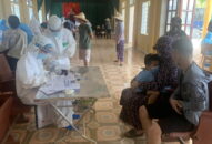 Ngành Y tế huy động 185 nhân lực lấy mẫu xét nghiệm trên địa bàn 5 xã của huyện Vĩnh Bảo