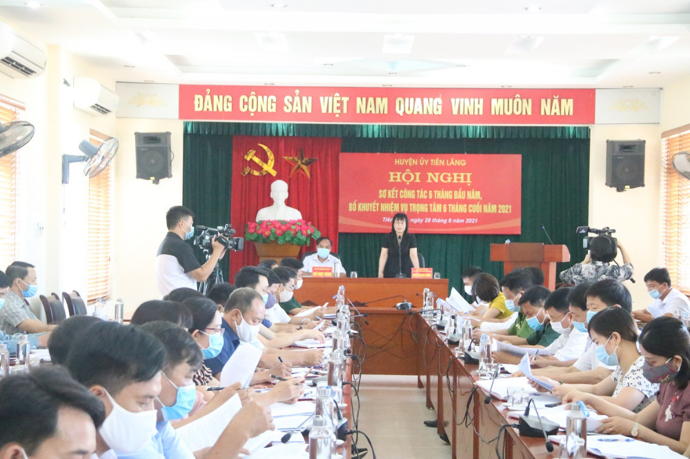 Quang cảnh hội nghị Huyện ủy Tiên Lãng sơ kết công tác 6 tháng đầu năm 2021
