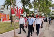 Công nhân quận Hồng Bàng (Hải Phòng) đóng góp xây dựng công viên cây xanh