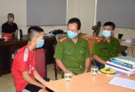 Công an quận Dương Kinh: Tặng xe đạp, ba lô cho cháu Hoàng Văn Quyến lạc từ Hà Giang về Hải Phòng