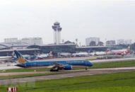 Tiếp tục thực hiện chuyến bay chở người nhập cảnh tại sân bay Tân Sơn Nhất và Nội Bài