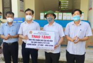 Hội Nông dân thành phố trao tặng 500 suất quà cho các hộ hội viên, nông dân bị ảnh hưởng dịch Covid-19 tại huyện Vĩnh Bảo
