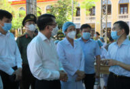 Phó Chủ tịch UBND thành phố Lê Khắc Nam kiểm tra công tác tiêm chủng vắc xin COVID-19 cho người nước ngoài