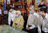 Phó Bí thư Thường trực Thành ủy thăm tặng quà Mẹ Việt Nam anh hùng Trần Thị Bệ