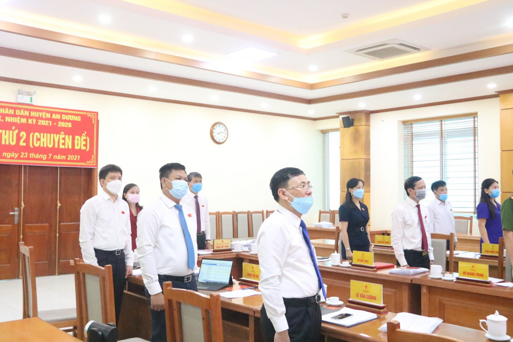 Kỳ họp được tổ chức trực tuyến tại 2 điểm cầu nhằm đảm bảo công tác phòng chống dịch