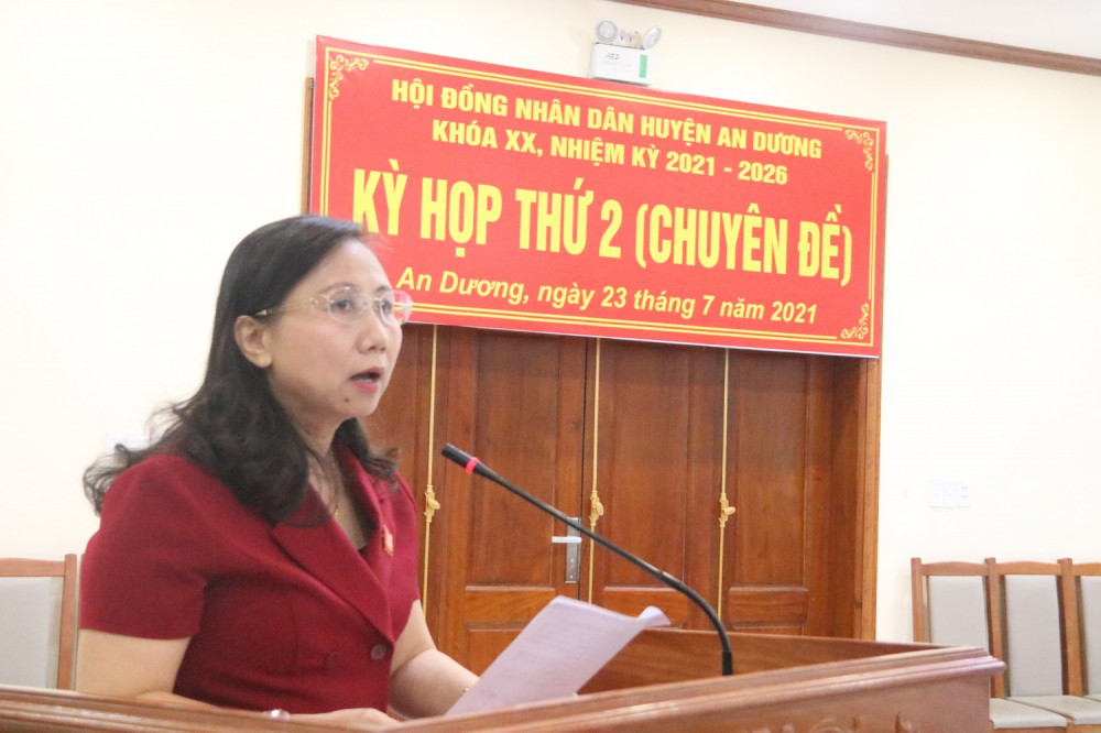 Đồng chí Trần Thị Bích Ngọc,Phó Bí thư Thường trực Huyện ủy, Chủ tịch HĐND huyện An Dương nhấn mạnh kỳ họp có ý nghĩa quan trọng đối với huyện An Dương trong giai đoạn mới