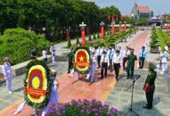 Lãnh đạo thành phố dâng hương tưởng niệm các Anh hùng Liệt sỹ và đồng chí Nguyễn Đức Cảnh