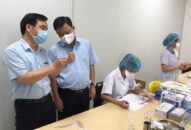 Trưởng Ban Quản lý Khu Kinh tế Hải Phòng đi kiểm tra công tác tiêm vắc xin phòng dịch COVID-19 tại khu công nghiệp