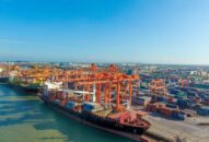Hàng hóa qua cảng biển Việt Nam tăng trưởng ổn định dù dịch COVID-19
