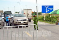 Lập biên bản vi phạm hành chính, đưa đi cách ly y tế trường hợp không khai báo y tế theo quy định ở xã Cổ Am (huyện Vĩnh Bảo)