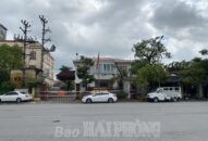 Thực hiện việc phun khử khuẩn và tạm thời phong tỏa đối với trụ sở Thanh tra giao thông thành phố ở phường Quán Toan, quận Hồng Bàng