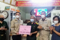 Công ty TNHH Công nghiệp Doosan trao tặng Hội nạn nhân chất độc da cam/Dioxin thành phố 100 triệu đồng