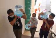 Cán bộ công đoàn sát cánh với công nhân thực hiện “3 tại chỗ” chống dịch