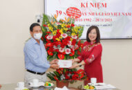 Chủ tịch UBND thành phố Nguyễn Văn Tùng thăm, chúc mừng Trường Trung học phổ thông Ngô Quyền nhân Ngày nhà giáo Việt Nam