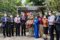 Phó Bí thư Thường trực Thành ủy thăm, chúc mừng Nhà giáo Phạm Thị Cương nguyên Phó Giám đốc Sở Giáo dục và Đào tạo