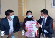 Trưởng Ban Quản lý Khu Kinh tế Hải Phòng thăm, tặng quà, chúc Tết các cá nhân tiêu biểu trên địa bàn huyện An Lão