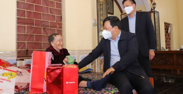Phó Chủ tịch UBND thành phố Nguyễn Đức Thọ đi thăm, chúc Tết Mẹ Việt Nam anh hùng nhân dịp Tết Nguyên đán Nhâm Dần 2022