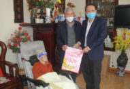 Trưởng Ban Nội chính Thành ủy thăm, tặng quà, chúc Tết các cá nhân tiêu biểu trên địa bàn thành phố