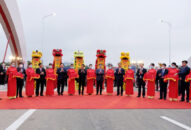 Phó Thủ tướng Chính phủ Lê Văn Thành cắt băng chính thức thông xe kỹ thuật công trình cầu Rào