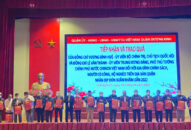 Quận Dương Kinh tiếp nhận và trao tặng 107 suất quà của lãnh đạo Trung ương cho các gia đình chính sách, người có hoàn cảnh khó khăn trên địa bàn