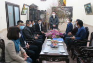 Phó Chủ tịch UBND thành phố Lê Khắc Nam đi thăm và động viên các lực lượng làm nhiệm vụ đêm giao thừa