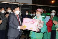 Phó Chủ tịch UBND thành phố Nguyễn Đức Thọ thăm hỏi và động viên các đơn vị làm nhiệm vụ Đêm giao thừa