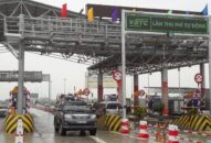 Thủ tướng Chính phủ yêu cầu đẩy nhanh tiến độ dán thẻ định danh ô tô để thu phí điện tử không dừng