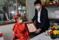 Phó Chủ tịch UBND thành phố Hoàng Minh Cường trao Thiếp mừng thọ của Chủ tịch nước cho công dân 100 tuổi trên địa bàn huyện An Lão