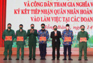 Quận Hồng Bàng tiếp xúc, tặng quà cho công dân nhập ngũ và công dân tham gia nghĩa vụ Công an nhân dân năm 2022