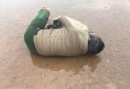 Đang điều tra nguyên nhân tử vong của một nam giới tại khu vực bãi ngao xã Vinh Quang (Tiên Lãng)