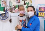 Cháu Phạm Thị Phương Linh được Quỹ từ thiện An Lạc tài trợ cho đi học