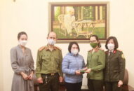 Phòng Quản lý xuất nhập cảnh (Công an thành phố): Hỗ trợ làm hộ chiếu và giúp đỡ cháu bé 20 tháng tuổi có hoàn cảnh đặc biệt khó khăn