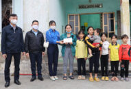 Đoàn Thanh niên Văn phòng UBND thành phố thăm, tặng quà gia đình có hoàn cảnh khó khăn trên địa bàn huyện An Dương