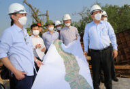 Phó Chủ tịch UBND thành phố Nguyễn Đức Thọ kiểm tra tiến độ Dự án tuyến đường nối từ cầu Lạng Am, xã Lý Học, huyện Vĩnh Bảo đến đường bộ ven biển