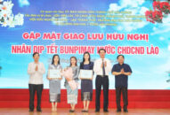 Giao lưu hữu nghị, tặng quà cho các sinh viên Lào nhân dịp Tết Bunpimay nước CHDCND Lào