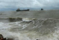 Chủ động ứng phó với vùng áp thấp trên Biển Đông có khả năng mạnh thêm