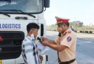 Cao điểm kiểm tra, xử lý các hành vi vi phạm trật tự, an toàn giao thông: Phát hiện 40 trường hợp vi phạm nồng độ cồn