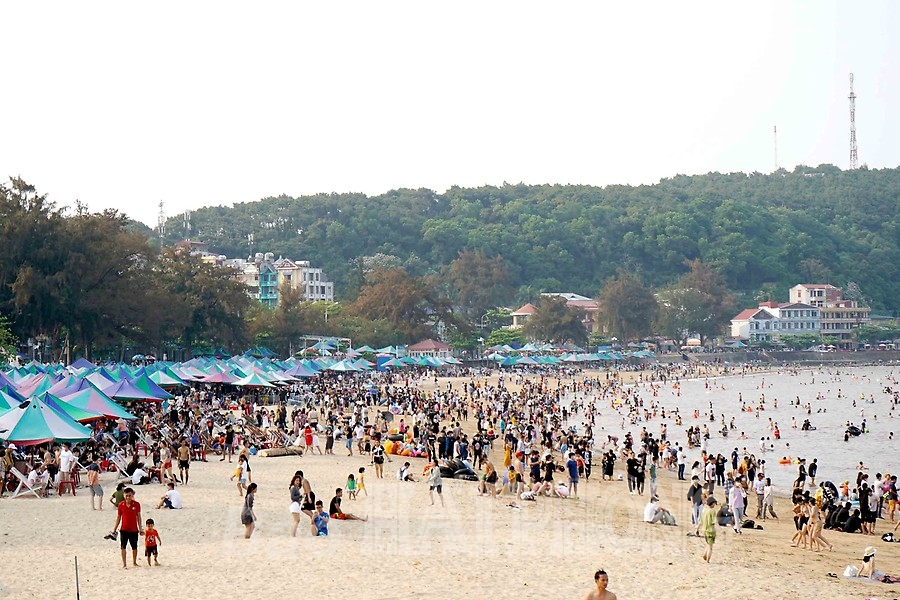 6 tháng đầu năm 2022, quận Đồ Sơn đón, phục vụ hơn 1,1 triệu lượt khách du lịch