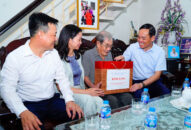 Bí thư Thành ủy, Trưởng Đoàn ĐBQH Hải Phòng thăm, tặng quà đối tượng chính sách trên địa bàn quận Lê Chân nhân dịp kỷ niệm 75 năm Ngày Thương binh, liệt sỹ