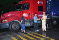 Xử lý 2 xe ô tô đầu kéo container chở hàng vượt quá trên 50% tải trọng cho phép