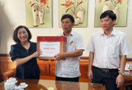 Trưởng Ban Tuyên giáo Thành ủy thăm, tặng quà người có công trên địa bàn quận Dương Kinh nhân dịp kỷ niệm 75 năm Ngày thương binh, liệt sỹ