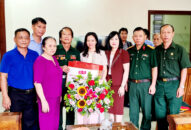 Lãnh đạo quận Lê Chân thăm và tặng quà các gia đình chính sách nhân dịp kỷ niệm 75 năm Ngày thương binh liệt sỹ