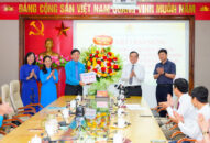 Bí thư Thành ủy, Trưởng Đoàn ĐBQH Hải Phòng thăm, tặng quà Liên đoàn Lao động thành phố nhân kỷ niệm 93 năm Ngày thành lập Công đoàn Việt Nam