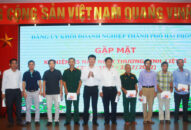 Đảng ủy Khối Doanh nghiệp thành phố gặp mặt kỷ niệm 75 năm Ngày thương binh, liệt sỹ và tặng quà cho các thương binh, con liệt sỹ