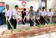 Ủy ban MTTQ Việt Nam thành phố: Trao kinh phí hỗ trợ xây nhà và phát triển giống vốn cho hộ nghèo xã Vinh Quang, huyện Tiên Lãng